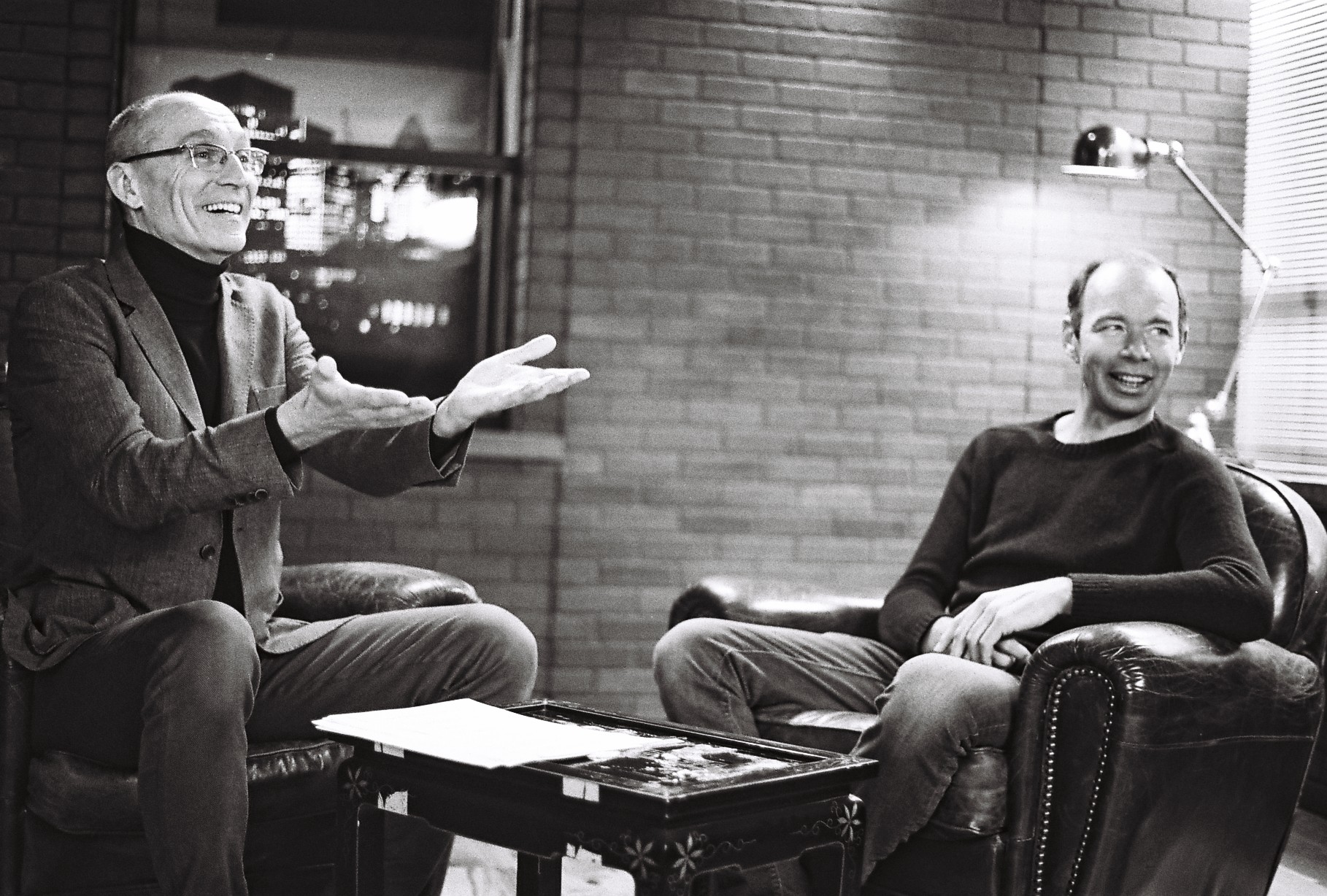 Arnaud et franck assis discussion